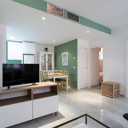 Apartamento Calle Lirio Sevilla Bagian luar foto