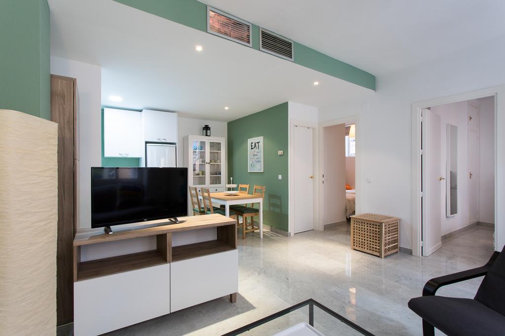 Apartamento Calle Lirio Sevilla Bagian luar foto