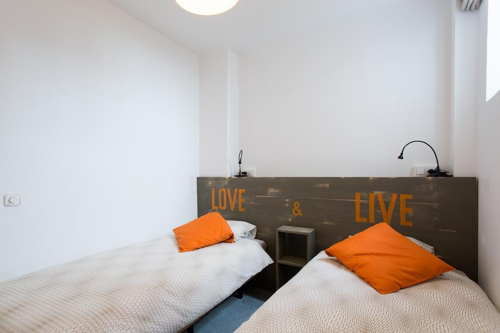 Apartamento Calle Lirio Sevilla Bagian luar foto