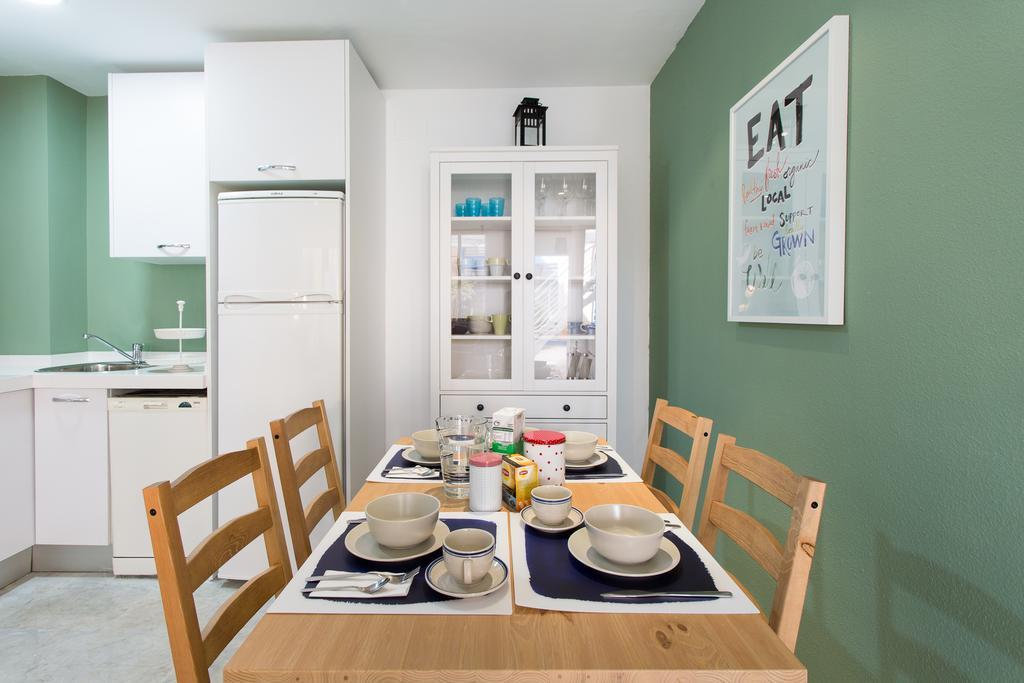 Apartamento Calle Lirio Sevilla Bagian luar foto
