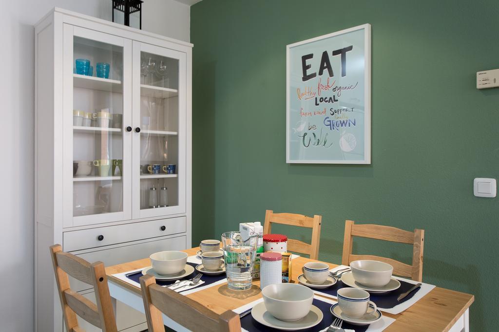 Apartamento Calle Lirio Sevilla Bagian luar foto