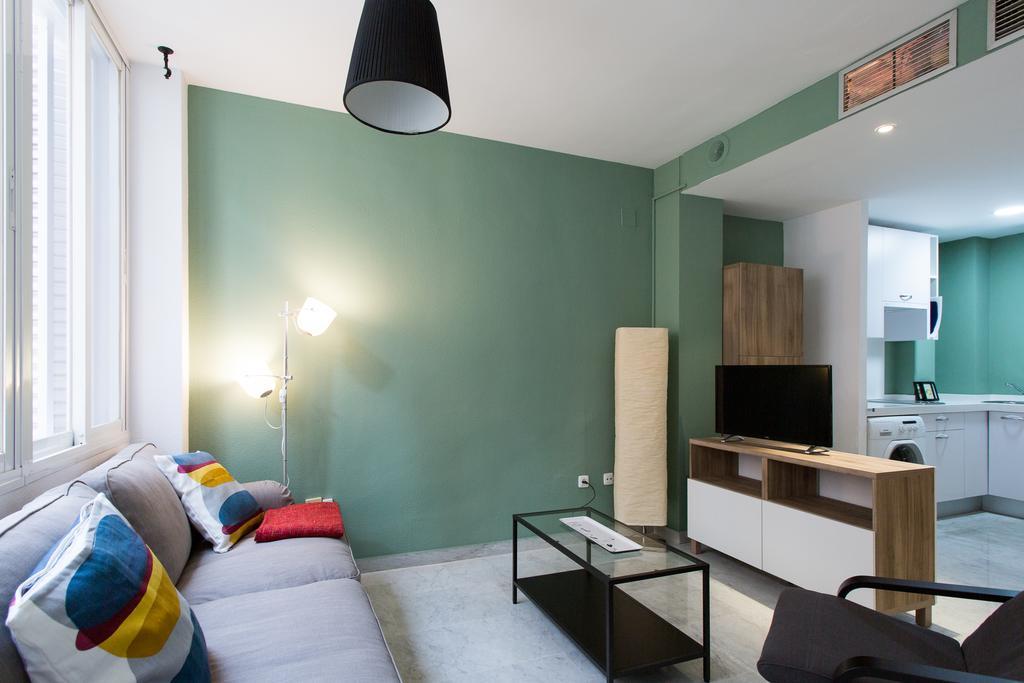 Apartamento Calle Lirio Sevilla Bagian luar foto