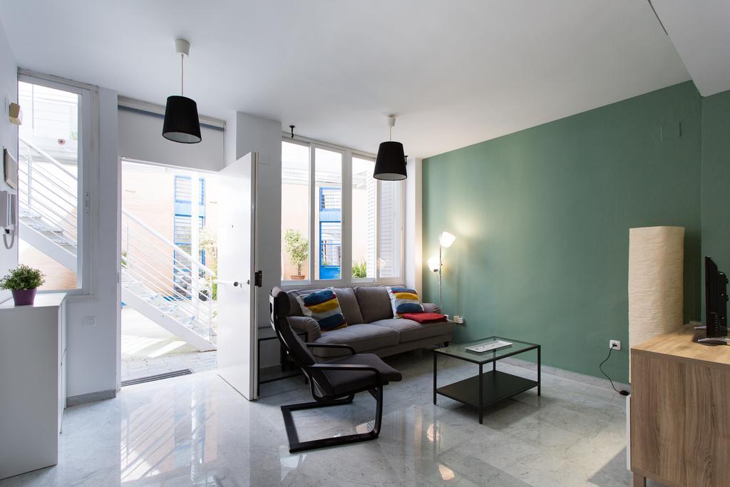 Apartamento Calle Lirio Sevilla Bagian luar foto