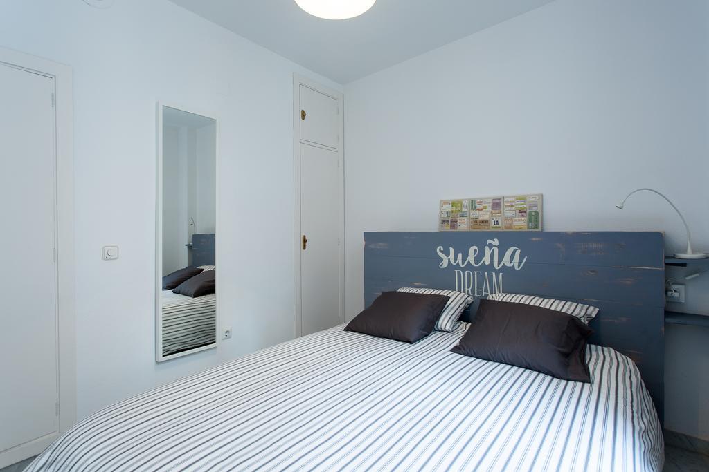 Apartamento Calle Lirio Sevilla Bagian luar foto