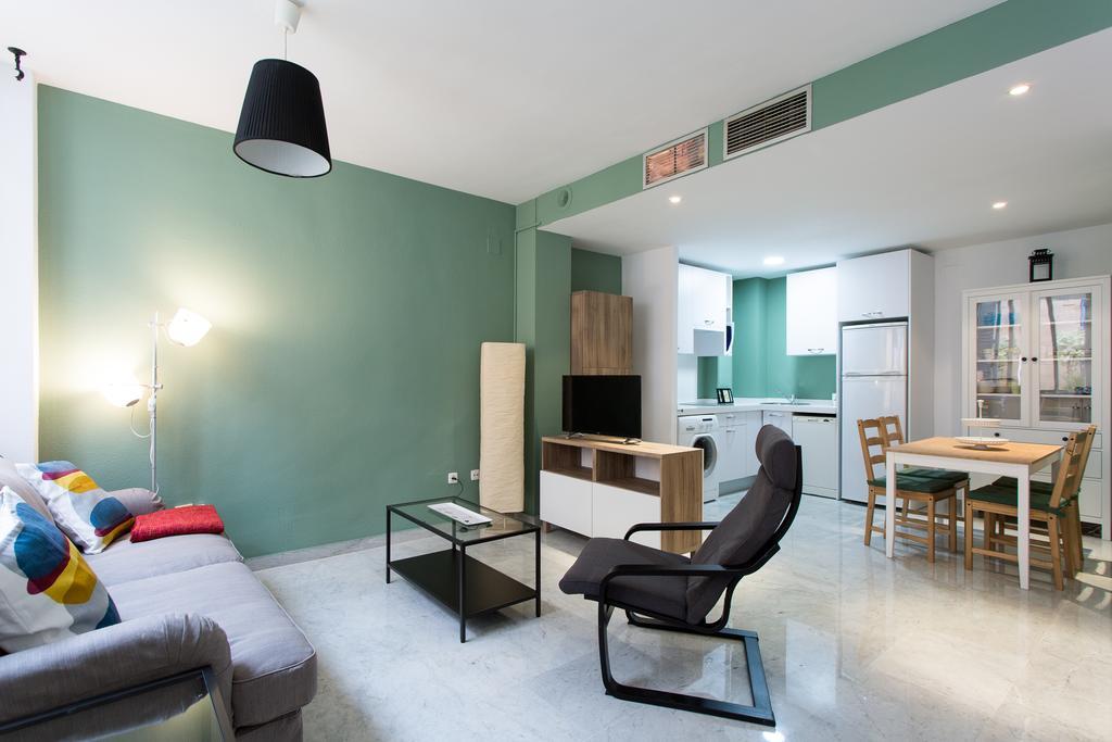 Apartamento Calle Lirio Sevilla Bagian luar foto