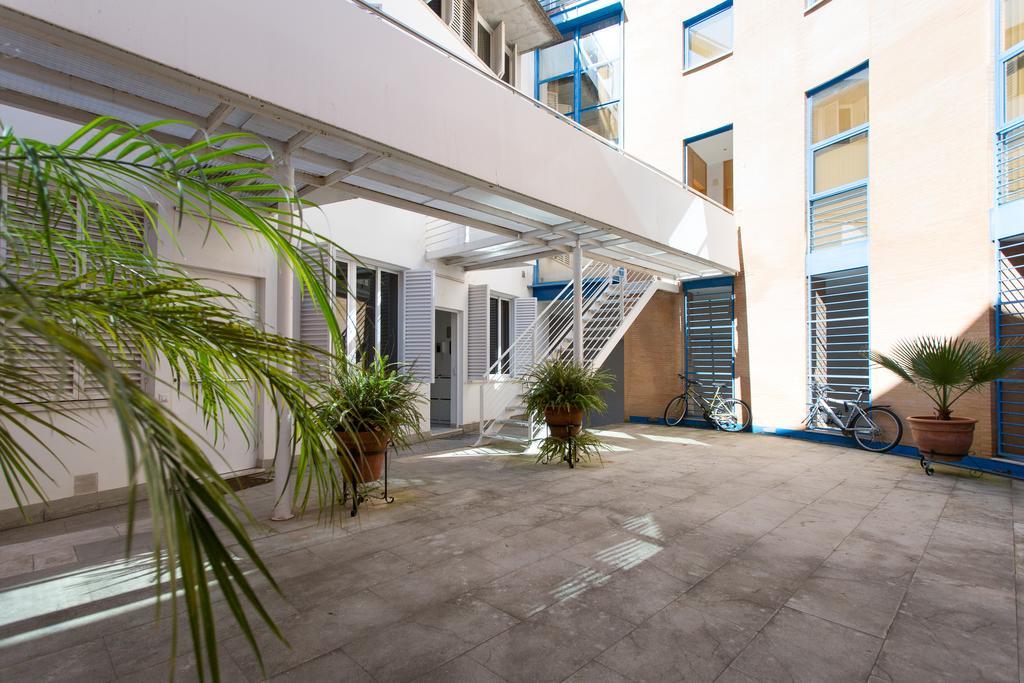 Apartamento Calle Lirio Sevilla Bagian luar foto