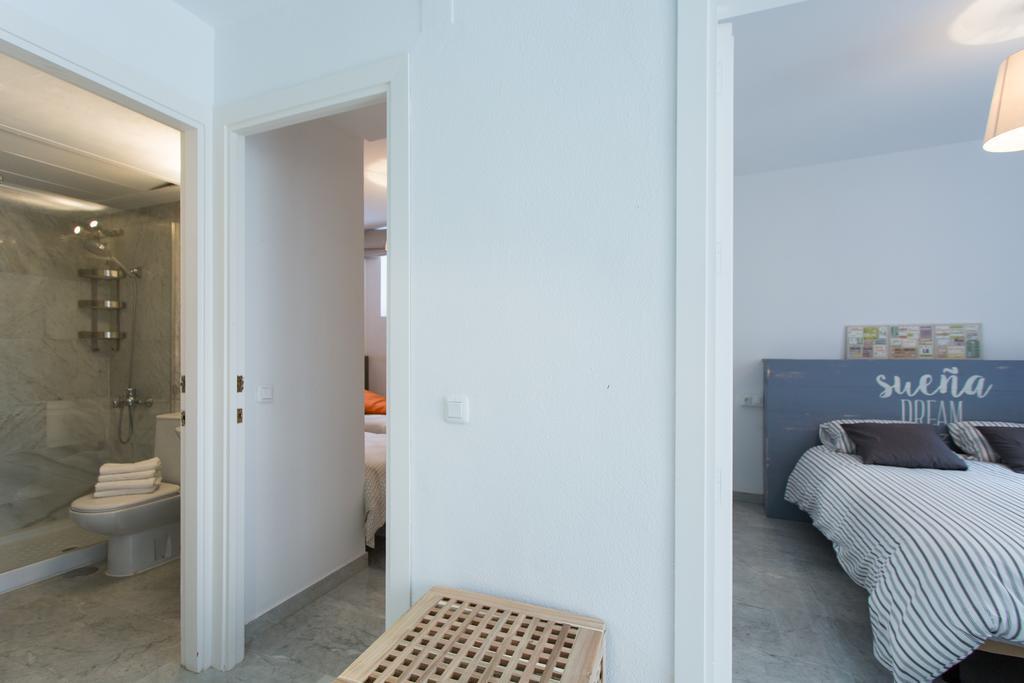 Apartamento Calle Lirio Sevilla Bagian luar foto