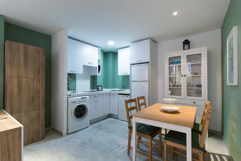 Apartamento Calle Lirio Sevilla Bagian luar foto