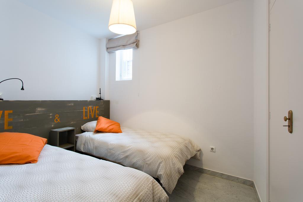 Apartamento Calle Lirio Sevilla Bagian luar foto