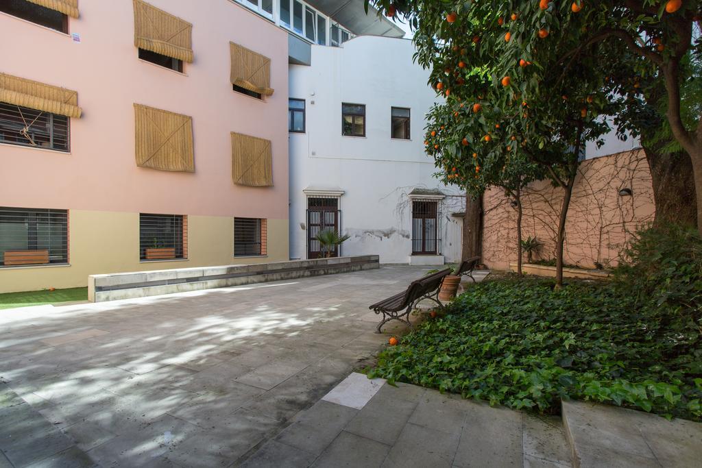 Apartamento Calle Lirio Sevilla Bagian luar foto